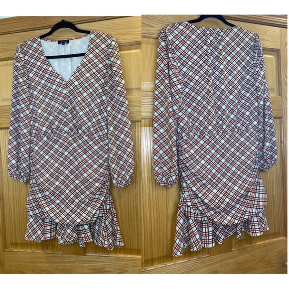 1. State Dresses & Skirts - 1. STATE
Long Sleeve V-Neck Ruffle Mini Dress